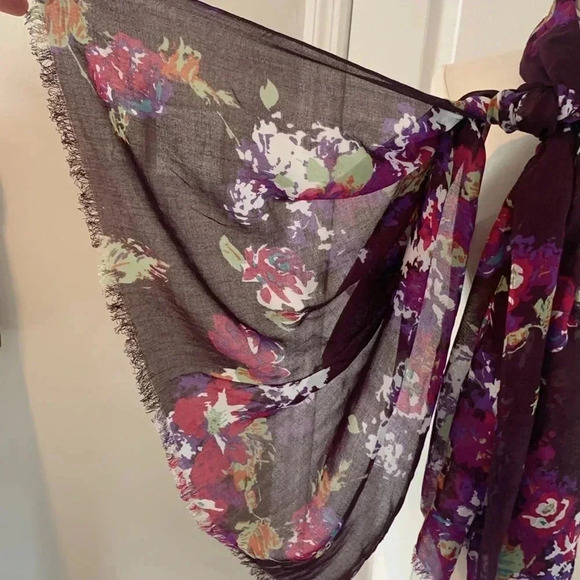 Floral print scarf- burgundy pink and ourple print - Picture 4 of 4